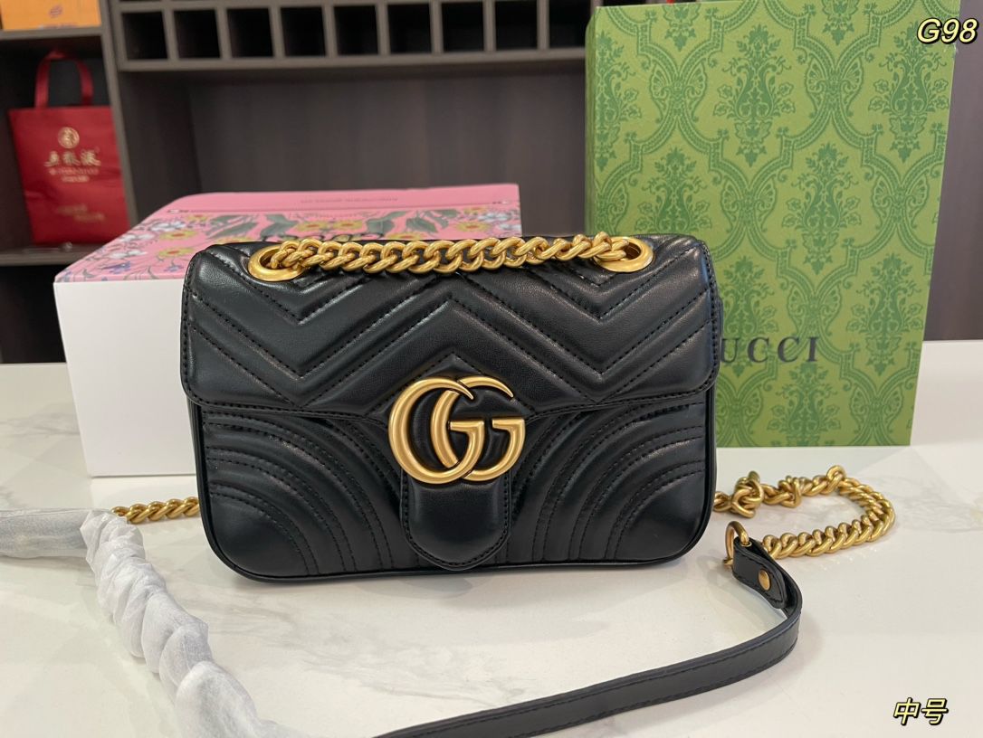 Gucci GG Marmont Shoulder Bag